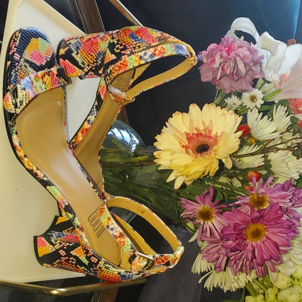 Jildor Women's Pastel Color Snake Chunky Heel Sandel Size 6 1/2 "